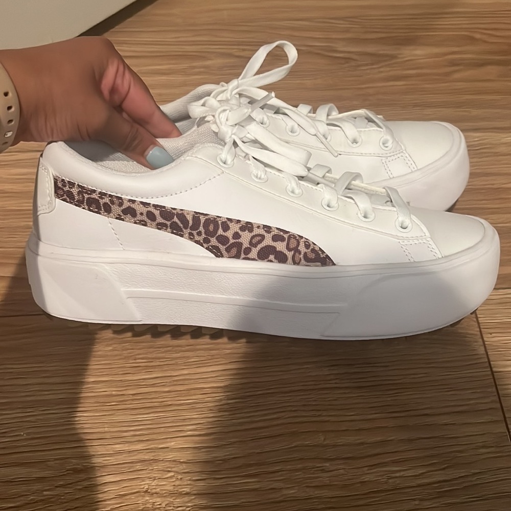 NWOT puma kaia platform sneaker